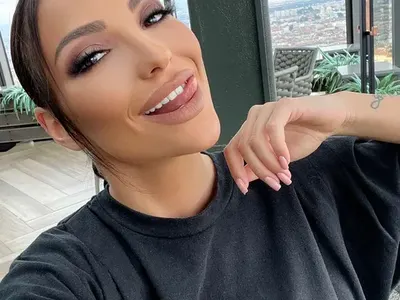 Големи амбиции: Мис Силикон ще завършва средно!