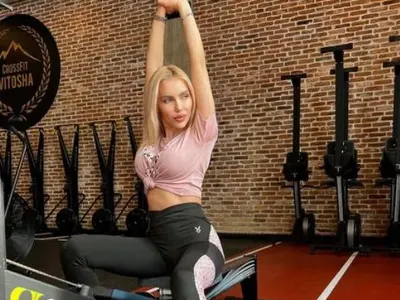 Жаси вае тяло на челна стойка (УАУ ФОТО в галерия)