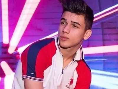 Колегите и гаджето на  Денис Теофиков го забравиха