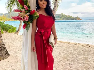 Лили Клюкарката забегна на Сейшелите (СНИМКИ)