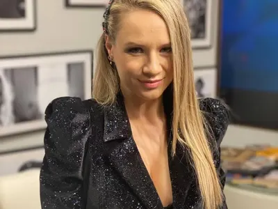 Лора Караджова и гаджето й разпускат на Банско