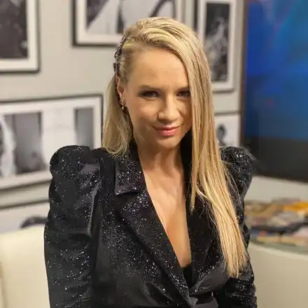 Лора Караджова и гаджето й разпускат на Банско