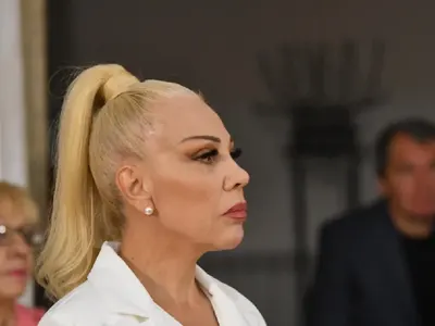 Луна разкри истината: Заминава ли певицата за Истанбул?