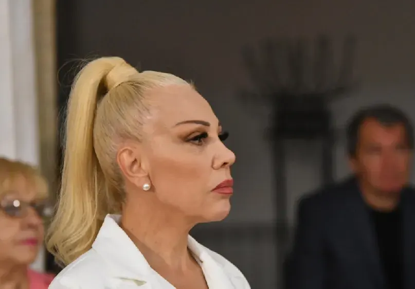 Луна разкри истината: Заминава ли певицата за Истанбул?