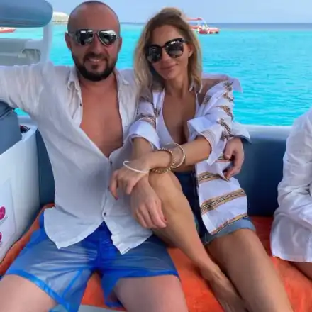 Мъжът на Галя от Сатеен ходи с прозрачни бански (Фото)