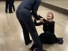 Мира Добрева падна на танци