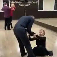 Мира Добрева падна на танци