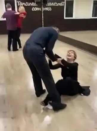 Мира Добрева падна на танци