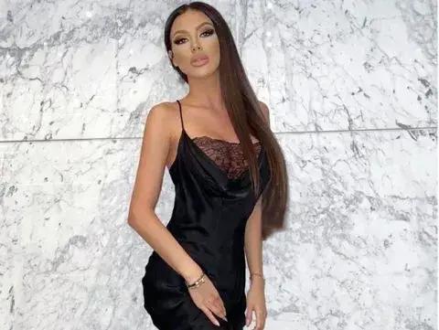 Мис Плеймейт пропищя от високите цени на тока и газа