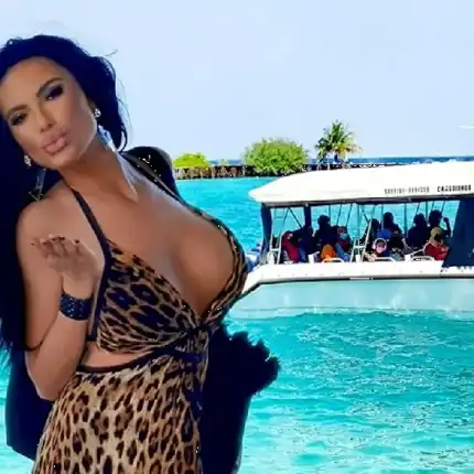 Мис Силикон се обезобрази с кофти фотошоп