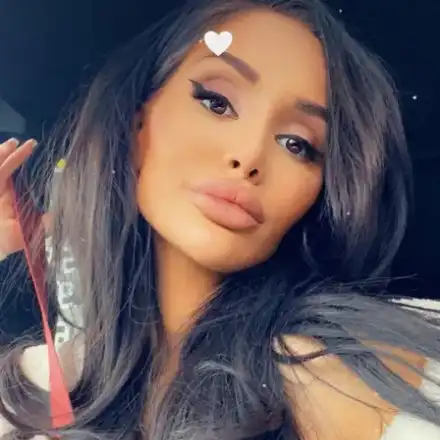 Най-новата пайнерка чака бебе от мистериозен баровец (Фото в галерията)