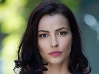 Неда Спасова с ЧРД на сцена