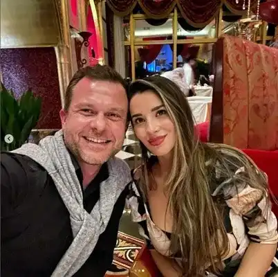 Ненчо качи гаджето на камила