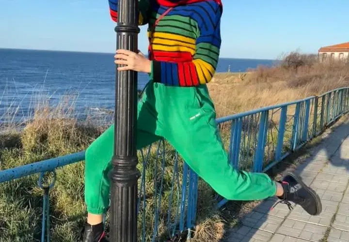 Нети се метна на пилона