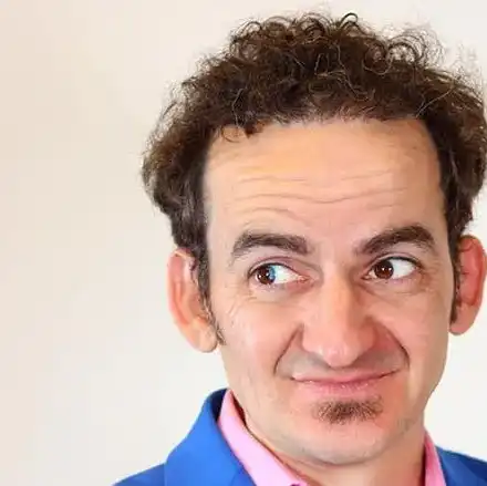 Ники Станоев страдал, че е с две различни очи! (Живее на семейни начала с модна дизайнерка)