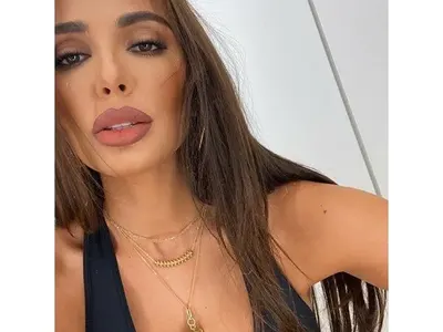 Николета помага на болно момче (Снимка)