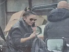 Папарашки удар: Отварачката тръгна с  охрана и  на фризьор
