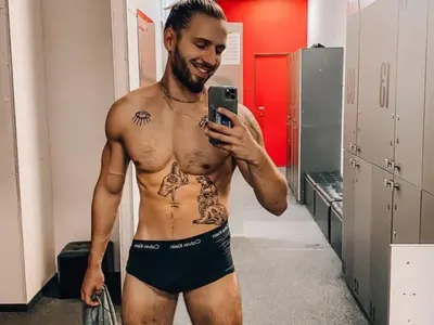 Папи Ханс се похвали с мъжкото си достойнство за ужас на пуританите  (Снимка за възрастни)