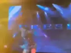 Преслава се преби на сцената