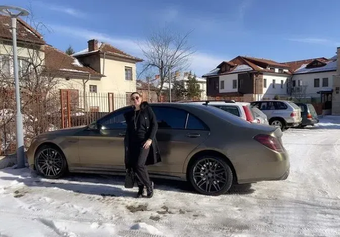 Софи Маринова се похвали с нова кола! Гринго не пести пари за любимата си
