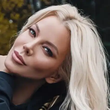 Три месеца след като роди: Емилия се връща на сцената