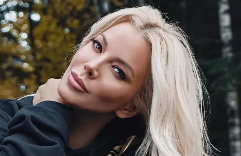 Три месеца след като роди: Емилия се връща на сцената