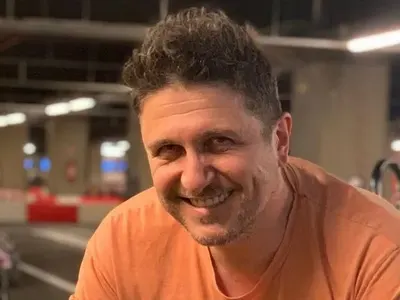 51-годишният Блатечки излиза само с млади момичета