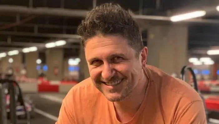 51-годишният Блатечки излиза само с млади момичета