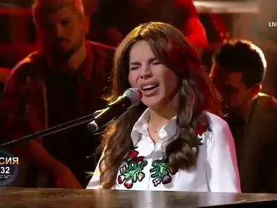 Алисия пее на плейбек в „Капките“, обработват гласа й