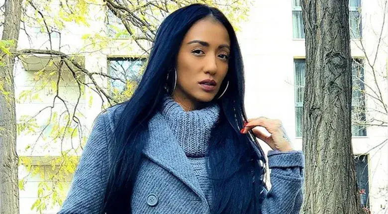 Ани Хоанг се скри в бомбоубежище