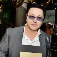 Ави Бенеди с награда „Певец на годината“ (Записва нов дует с Емилия)