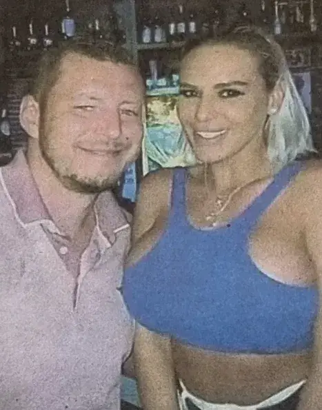 Боби Ръгбиста би шута на силиконовата шведка и замина за Париж