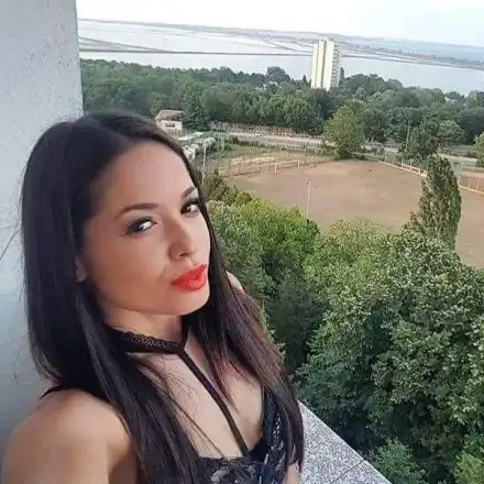 Бонбонова в контраатака:  Не съм ромка, не се казвам Блашка, не съм си сваляла гащите пред Коцето!