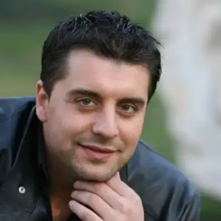 Борис Дали се преквалифицира: Прави мебели и трактори