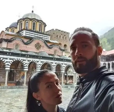 Дарин Ангелов  сменя жена си с плувкиня