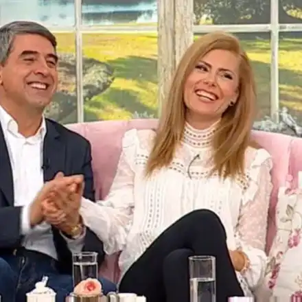 Деси Банова: Щастливи си гледаме децата с Росен (Бившата синоптичка не се отделя от телевизията)