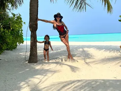 Деси Цонева се люлее в океана! Избяга за Малдивите със семейството (СНИМКИ)