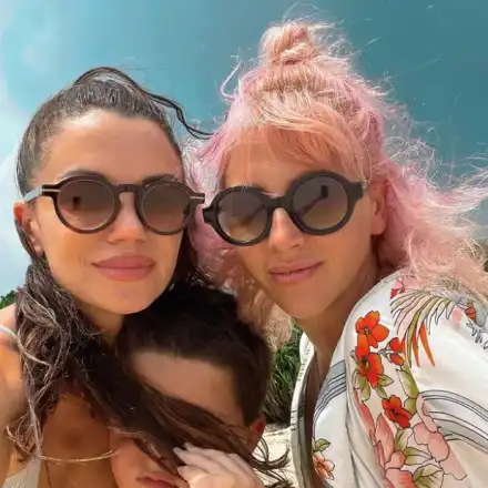 Диляна Попова със сестра си в Шри Ланка