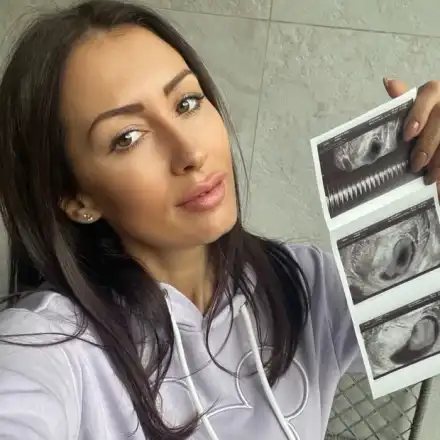 Джена излиза в майчинство