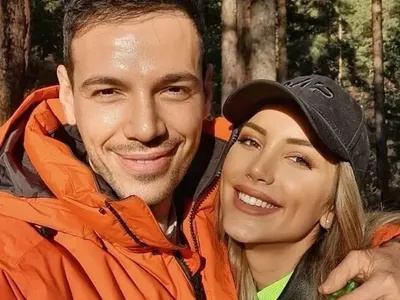 Два месеца след като обявиха, че се развеждат: Дани и Алекс продължават да живеят заедно