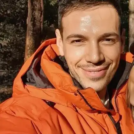 Два месеца след като обявиха, че се развеждат: Дани и Алекс продължават да живеят заедно