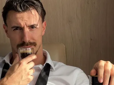 Ергенът Виктор в афера с блондинка (Не е нито една от участничките в шоуто)