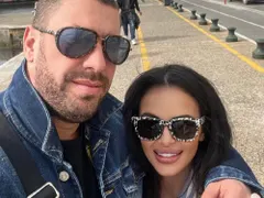Фолк певицата Мария кифлее с часовник за 70 бона! Фенове я нападнаха
