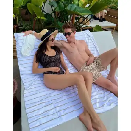 Гаджето на Нина Добрев двойник на наш национал (Снимки)