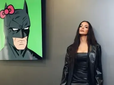 Галена се прави на жената-котка