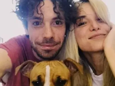 Явор Бахаров води кучето си на театър