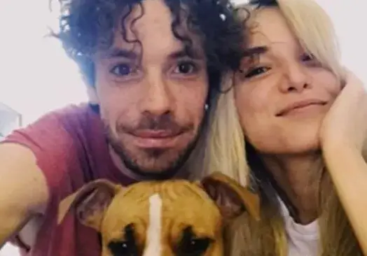 Явор Бахаров води кучето си на театър