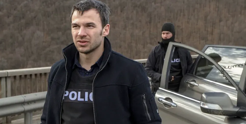 Ивайло Захариев съди БНТ за „Под прикритие“
