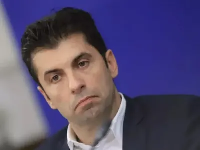 Кирил Петков си скубе веждите? Фото отпреди 25 години го показва в различна светлина (Вижте по-долу)