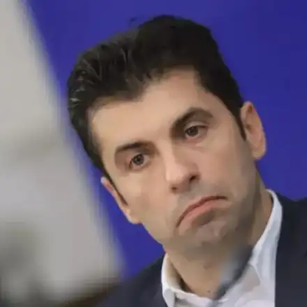 Кирил Петков си скубе веждите? Фото отпреди 25 години го показва в различна светлина (Вижте по-долу)